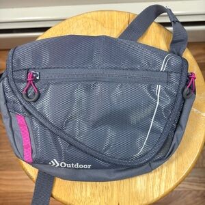 Outdoor brand belt bag.